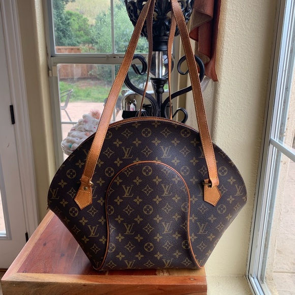 ❌❌SOLD ON MERC❌❌Authentic Louis Vuitton Vintage - Picture 2 of 8